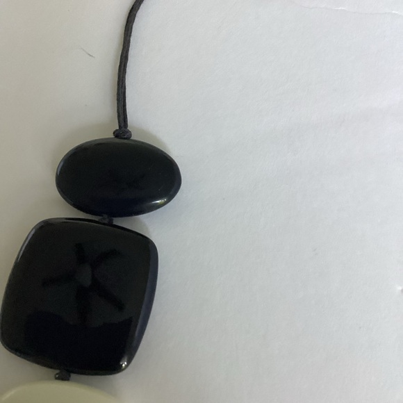 Chico’s Statement Necklace Black White Chunky Acrylic Beads Abstract MCM Modern - Picture 7 of 15